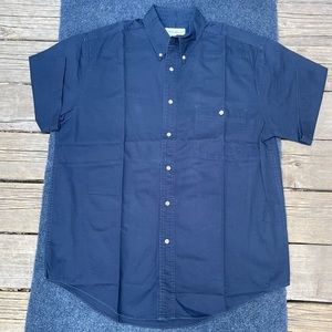 Eddie Bauer mens size M blue short-sleeved 100% cotton twill button-down shirt.